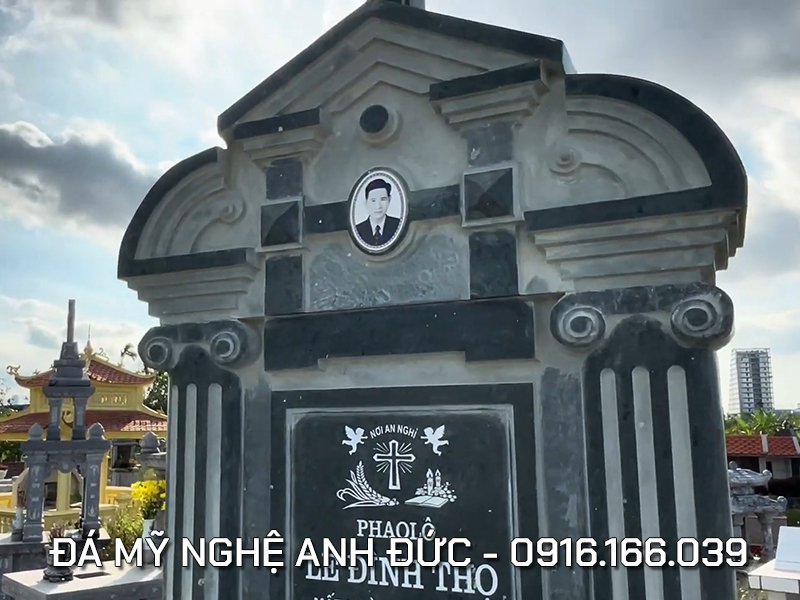 Bia mộ công giáo.jpg Bia mộ công giáo.jpg