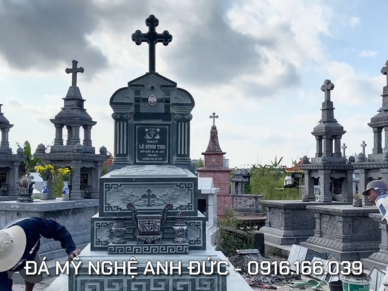 Mộ công giáo đẹp - ấn tượng 2025.jpg Mộ công giáo đẹp - ấn tượng 2025.jpg