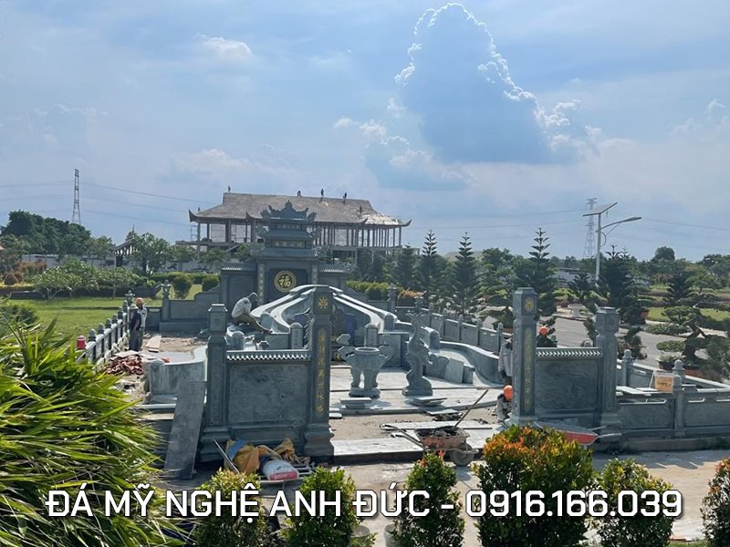 Xây Lăng mộ đá - Lăng Mộ tổ trang trọng tại Ninh Bình.jpg Xây Lăng mộ đá - Lăng Mộ tổ trang trọng tại Ninh Bình.jpg
