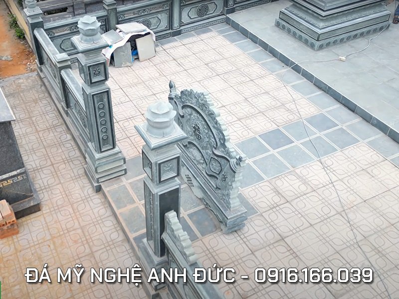 Cổng vào Lăng Mộ đá đơn giản - trang trọng.jpg Cổng vào Lăng Mộ đá đơn giản - trang trọng.jpg