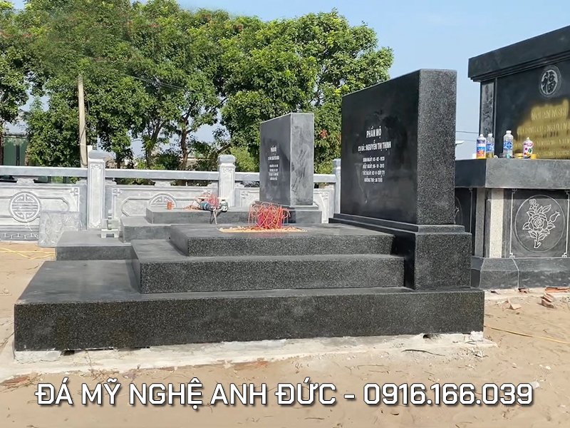 Mẫu Mộ granite 3 cấp vuông đẹp.jpg Mẫu Mộ granite 3 cấp vuông đẹp.jpg