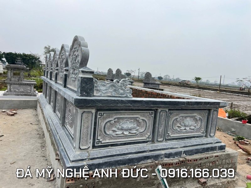 Mộ đá 5 người dạng quây.jpg Mộ đá 5 người dạng quây.jpg