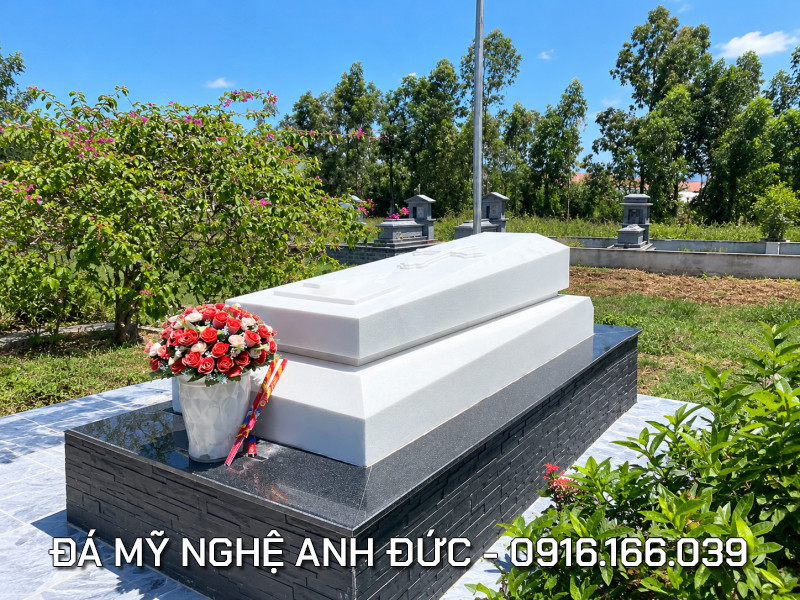 Lua chon da xanh reu da granite hay da trang cho Mo cong giao